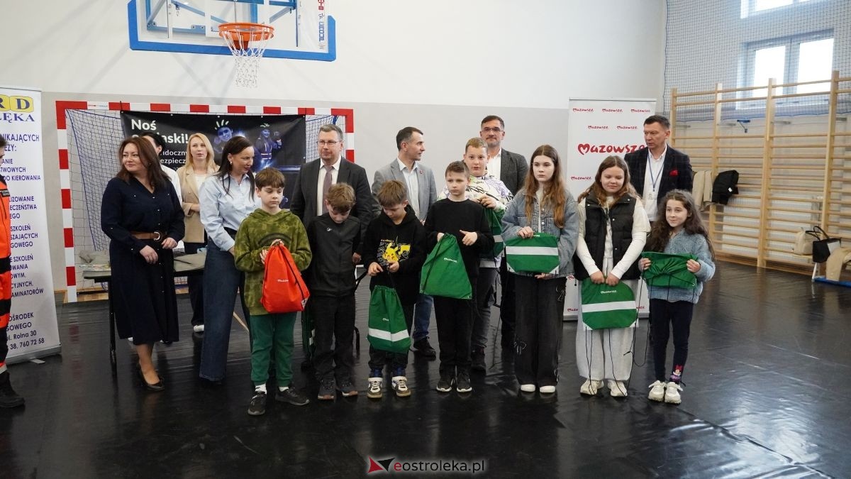 Uczniowie ze Szkoły Podstawowej w Antoniach wzięli udział w kampanii „Jesteś widoczny, jesteś bezpieczny” [15.04.2026] - zdjęcie #29 - eOstroleka.pl