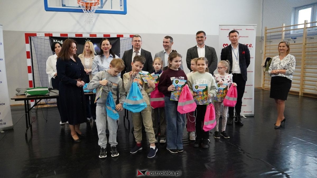 Uczniowie ze Szkoły Podstawowej w Antoniach wzięli udział w kampanii „Jesteś widoczny, jesteś bezpieczny” [15.04.2026] - zdjęcie #27 - eOstroleka.pl