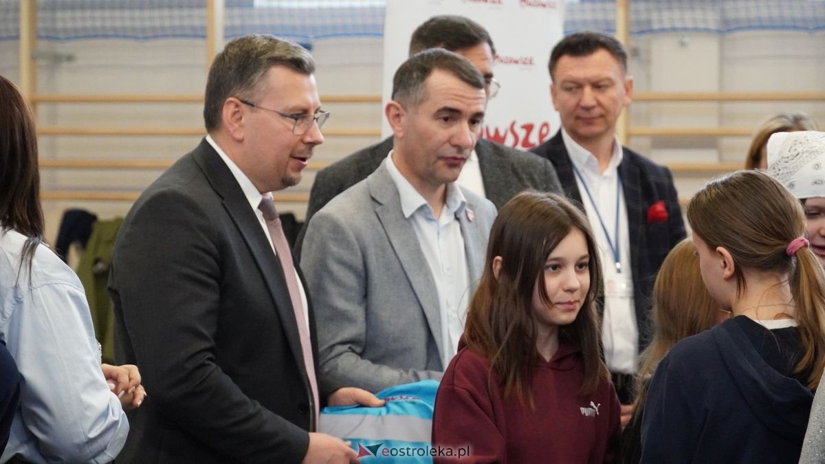 Uczniowie ze Szkoły Podstawowej w Antoniach wzięli udział w kampanii „Jesteś widoczny, jesteś bezpieczny” [15.04.2026] - zdjęcie #24 - eOstroleka.pl