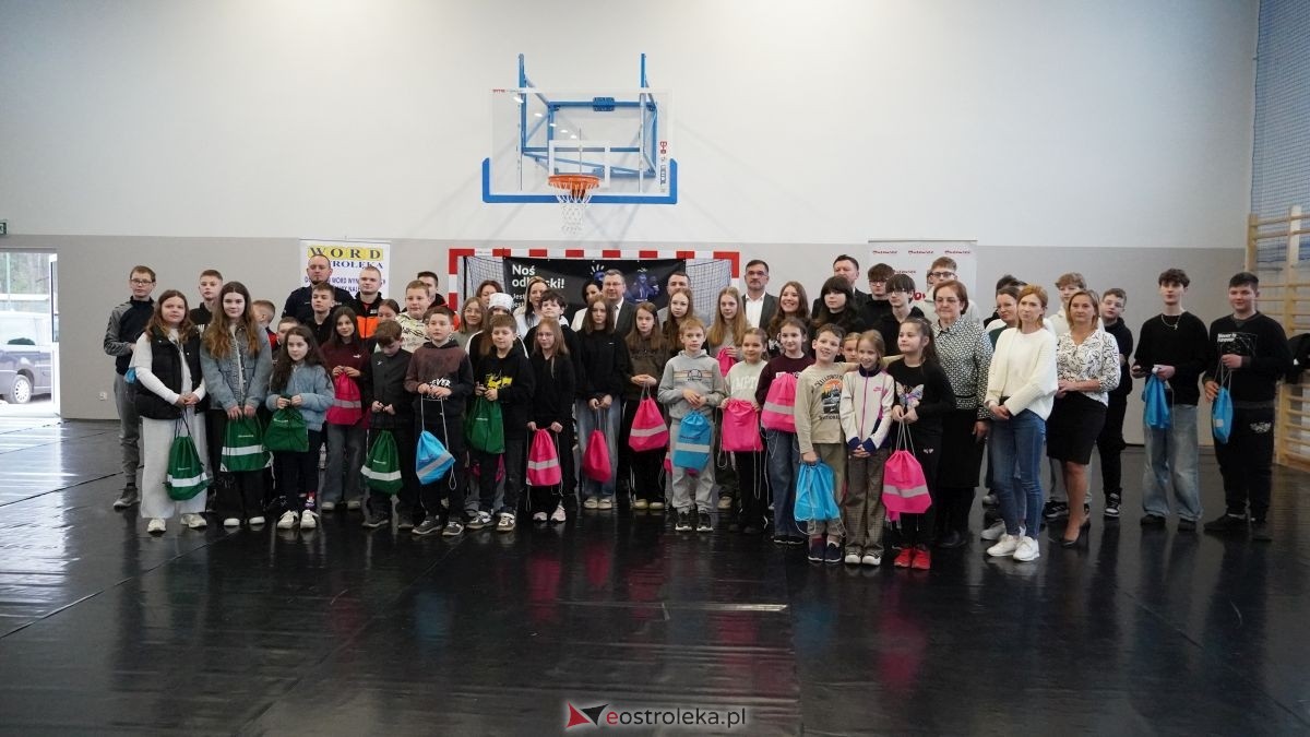 Uczniowie ze Szkoły Podstawowej w Antoniach wzięli udział w kampanii „Jesteś widoczny, jesteś bezpieczny” [15.04.2026] - zdjęcie #22 - eOstroleka.pl