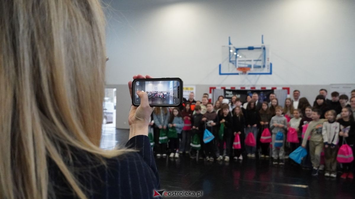 Uczniowie ze Szkoły Podstawowej w Antoniach wzięli udział w kampanii „Jesteś widoczny, jesteś bezpieczny” [15.04.2026] - zdjęcie #21 - eOstroleka.pl