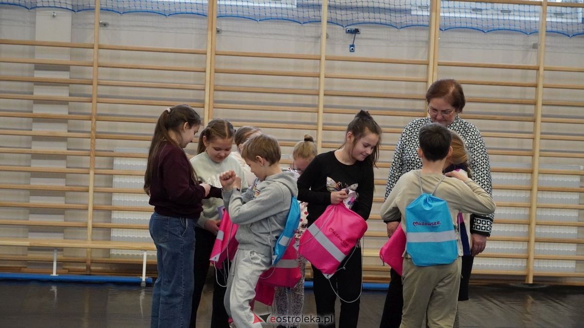 Uczniowie ze Szkoły Podstawowej w Antoniach wzięli udział w kampanii „Jesteś widoczny, jesteś bezpieczny” [15.04.2026] - zdjęcie #20 - eOstroleka.pl