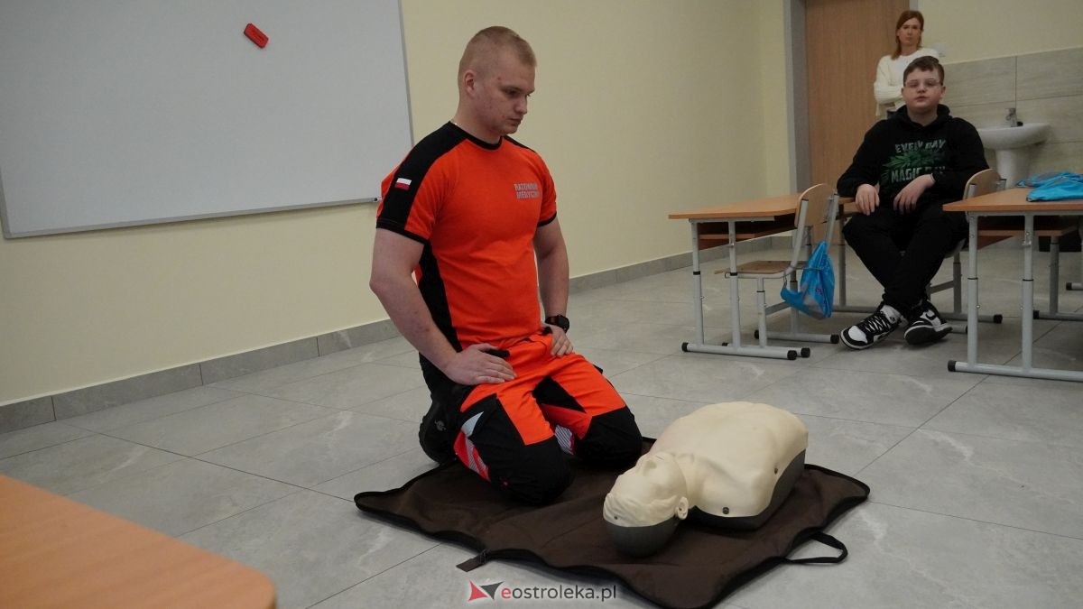 Uczniowie ze Szkoły Podstawowej w Antoniach wzięli udział w kampanii „Jesteś widoczny, jesteś bezpieczny” [15.04.2026] - zdjęcie #12 - eOstroleka.pl