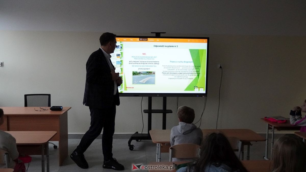 Uczniowie ze Szkoły Podstawowej w Antoniach wzięli udział w kampanii „Jesteś widoczny, jesteś bezpieczny” [15.04.2026] - zdjęcie #10 - eOstroleka.pl