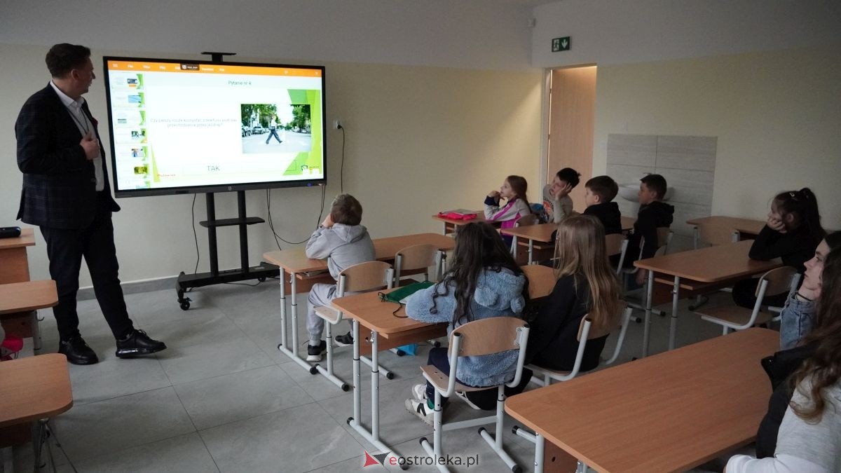 Uczniowie ze Szkoły Podstawowej w Antoniach wzięli udział w kampanii „Jesteś widoczny, jesteś bezpieczny” [15.04.2026] - zdjęcie #9 - eOstroleka.pl