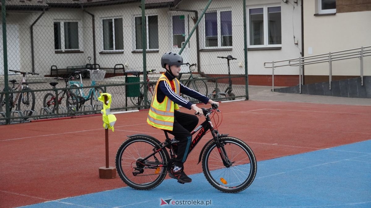 Uczniowie ze Szkoły Podstawowej w Antoniach wzięli udział w kampanii „Jesteś widoczny, jesteś bezpieczny” [15.04.2026] - zdjęcie #8 - eOstroleka.pl