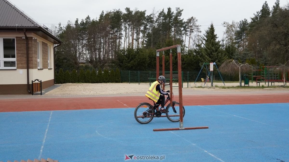 Uczniowie ze Szkoły Podstawowej w Antoniach wzięli udział w kampanii „Jesteś widoczny, jesteś bezpieczny” [15.04.2026] - zdjęcie #7 - eOstroleka.pl