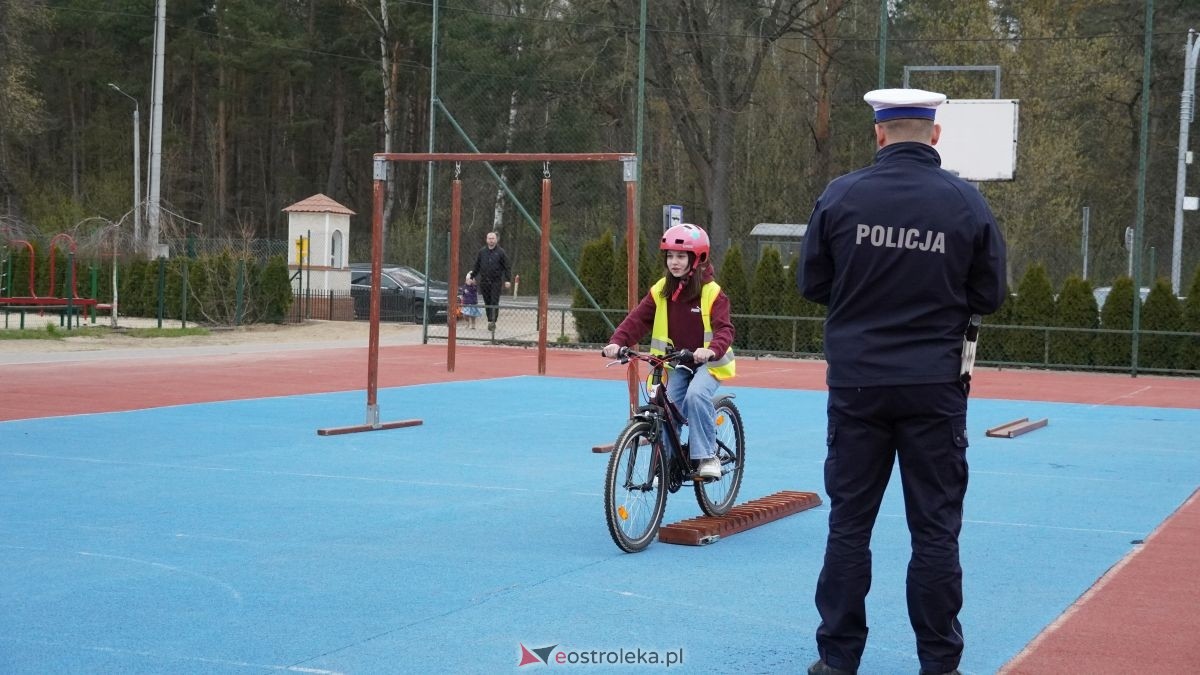 Uczniowie ze Szkoły Podstawowej w Antoniach wzięli udział w kampanii „Jesteś widoczny, jesteś bezpieczny” [15.04.2026] - zdjęcie #4 - eOstroleka.pl