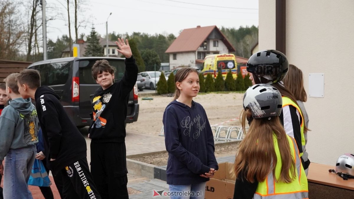 Uczniowie ze Szkoły Podstawowej w Antoniach wzięli udział w kampanii „Jesteś widoczny, jesteś bezpieczny” [15.04.2026] - zdjęcie #1 - eOstroleka.pl