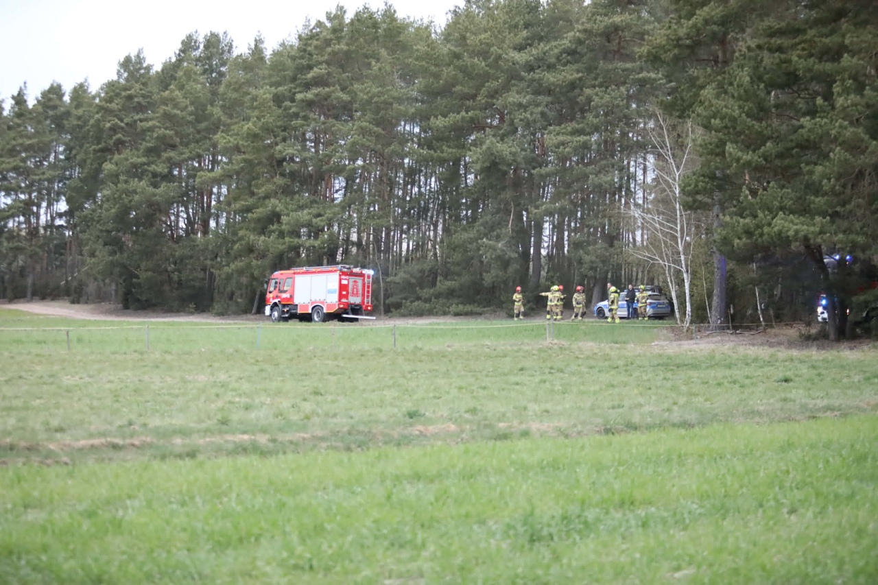 Tajemniczy obiekt spadł z nieba pod Ostrołęką [16.04.2026] - zdjęcie #11 - eOstroleka.pl