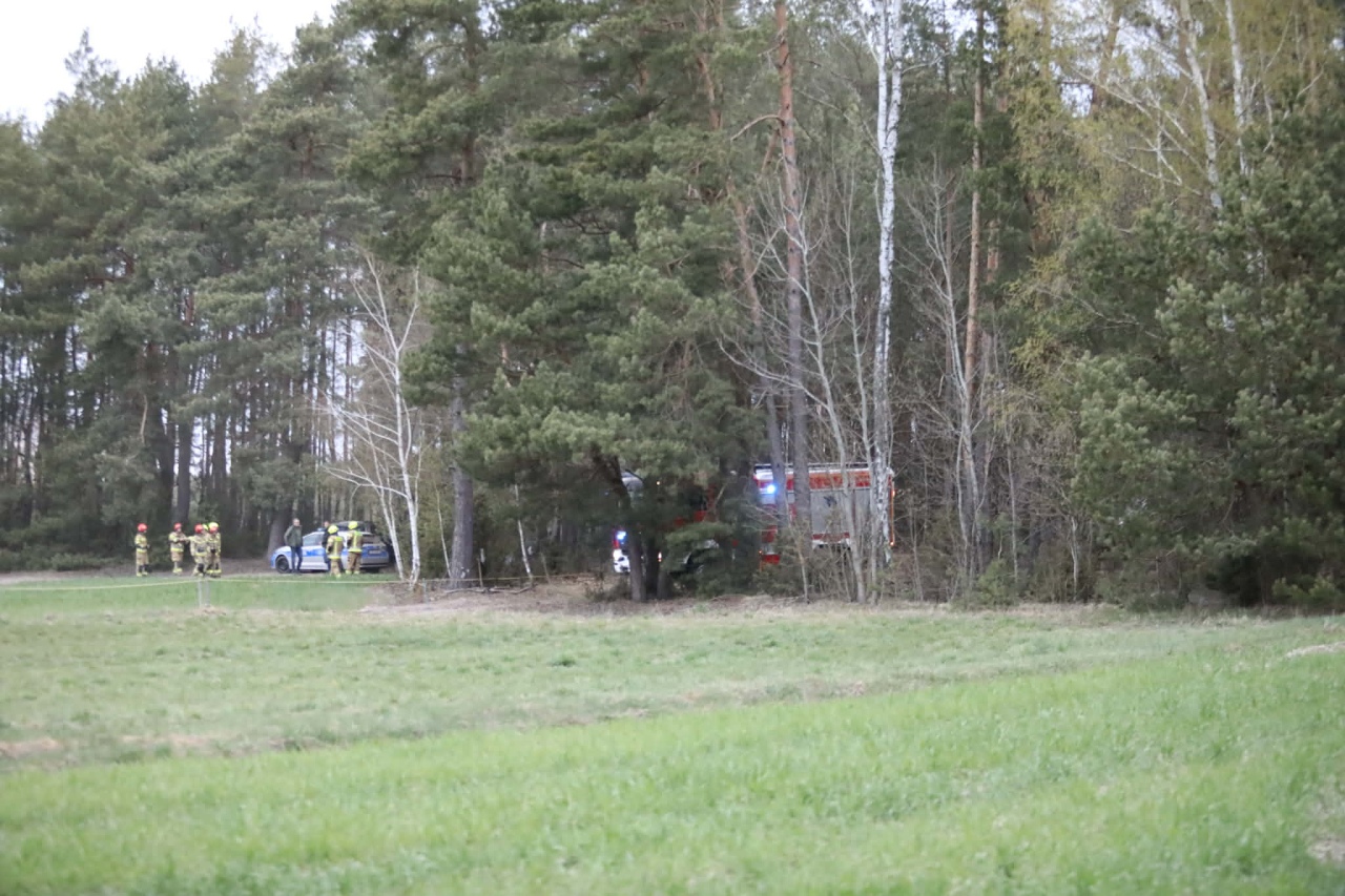 Tajemniczy obiekt spadł z nieba pod Ostrołęką [16.04.2026] - zdjęcie #10 - eOstroleka.pl