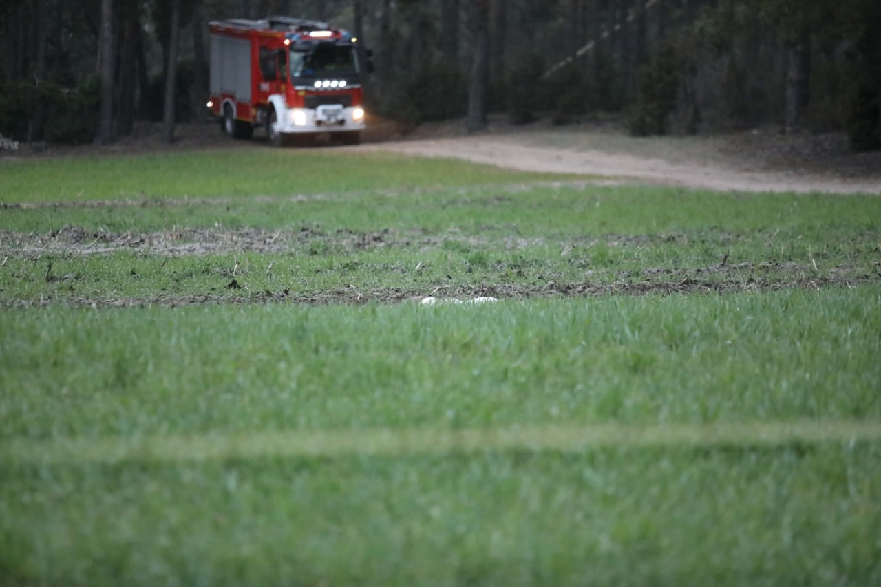 Tajemniczy obiekt spadł z nieba pod Ostrołęką [16.04.2026] - zdjęcie #5 - eOstroleka.pl