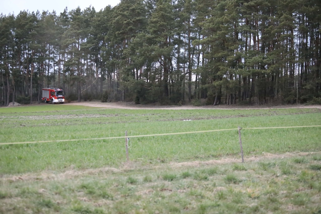 Tajemniczy obiekt spadł z nieba pod Ostrołęką [16.04.2026] - zdjęcie #4 - eOstroleka.pl