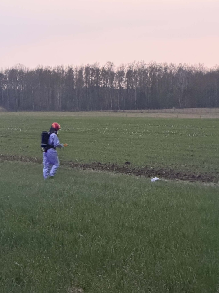 Tajemniczy obiekt spadł z nieba pod Ostrołęką [16.04.2026] - zdjęcie #3 - eOstroleka.pl