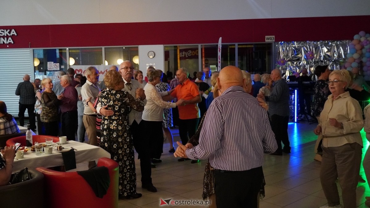 Potańcówka dla seniorów w Bistro Do Syta [16.04.2026] - zdjęcie #55 - eOstroleka.pl