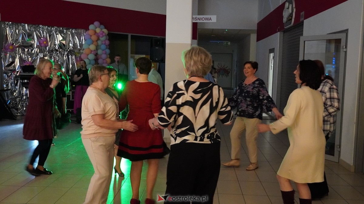 Potańcówka dla seniorów w Bistro Do Syta [16.04.2026] - zdjęcie #11 - eOstroleka.pl