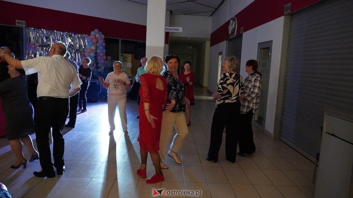 Potańcówka dla seniorów w Bistro Do Syta [16.04.2026] - zdjęcie #10 - eOstroleka.pl