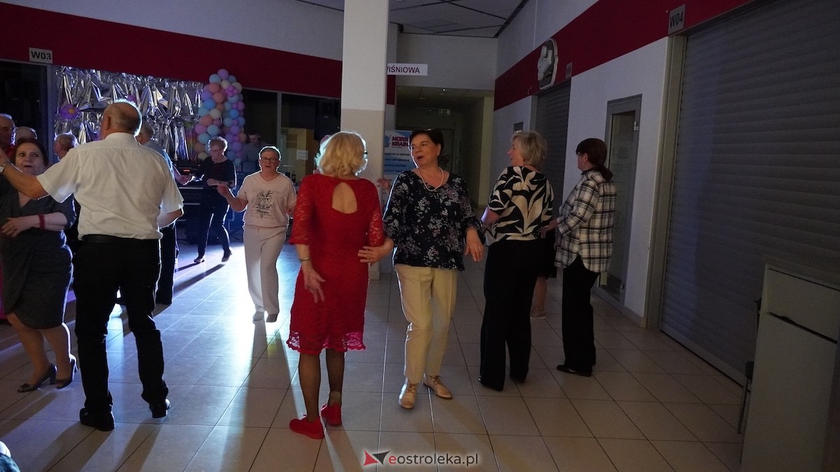 Potańcówka dla seniorów w Bistro Do Syta [16.04.2026] - zdjęcie #9 - eOstroleka.pl