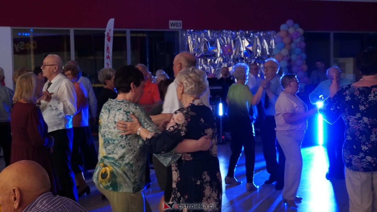 Potańcówka dla seniorów w Bistro Do Syta [16.04.2026] - zdjęcie #8 - eOstroleka.pl