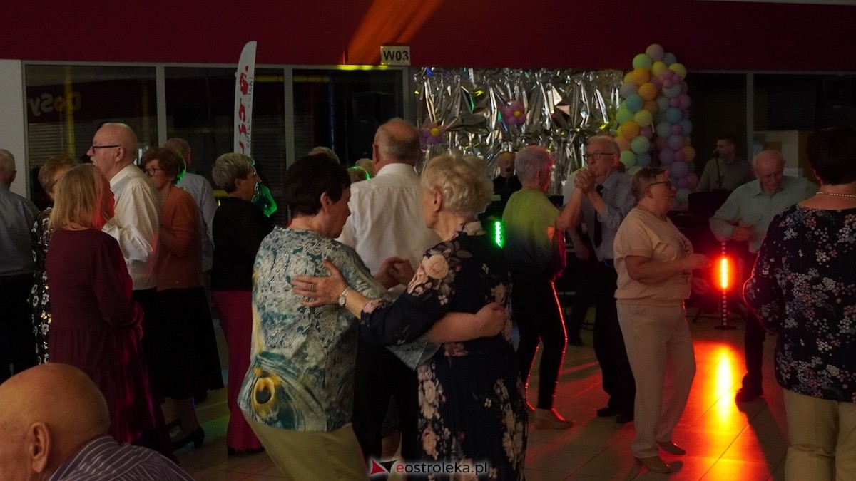 Potańcówka dla seniorów w Bistro Do Syta [16.04.2026] - zdjęcie #7 - eOstroleka.pl