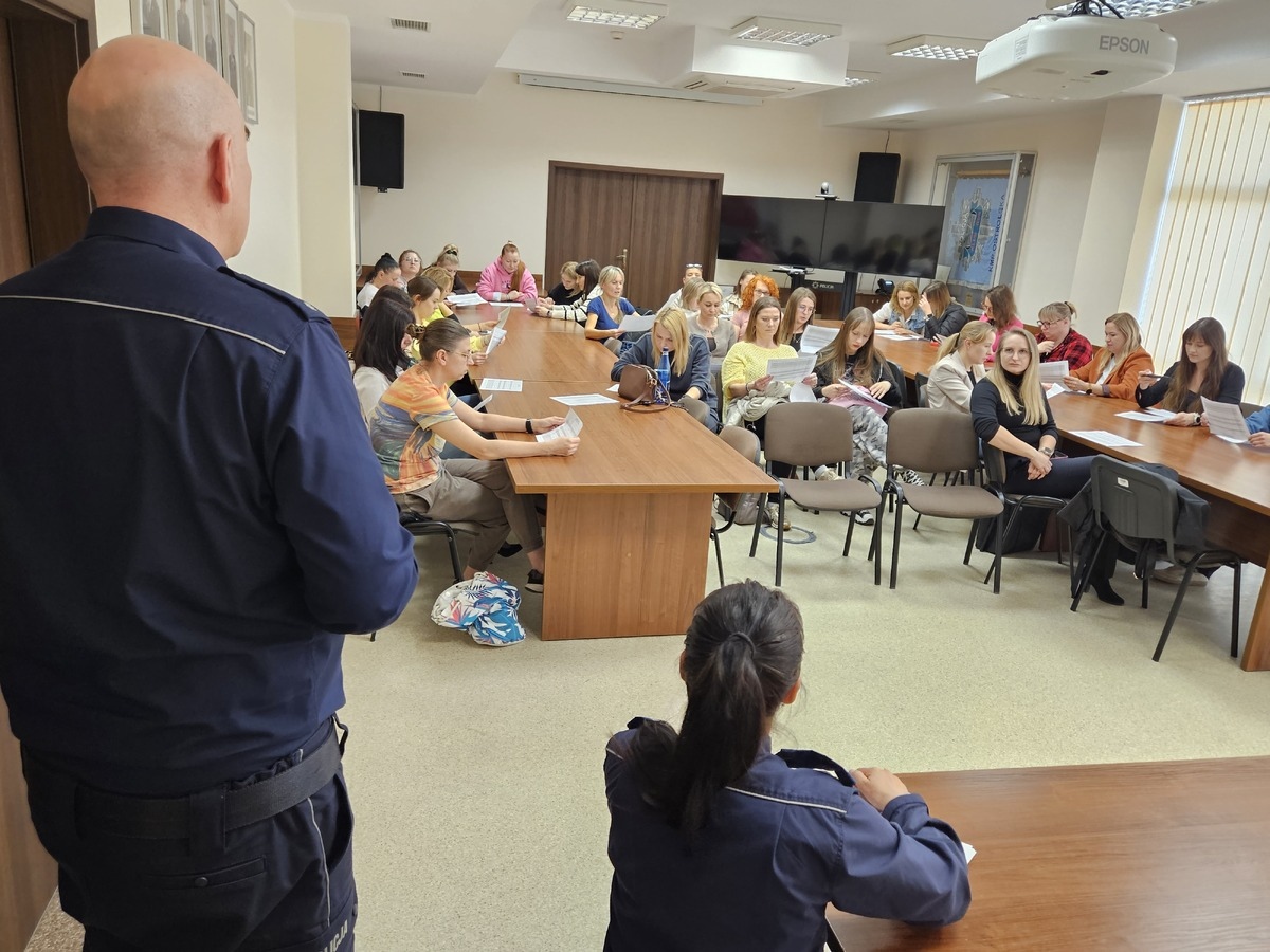 Inauguracja XX edycji kursu samoobrony Bądź Bezpieczna [17.04.2026] - zdjęcie #6 - eOstroleka.pl