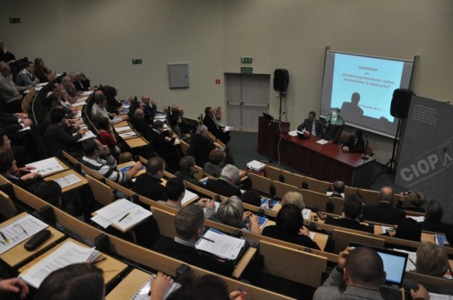 WSAP: Seminarium Zagrożenia psychospołeczne i kultura bezpieczeństwa w miejscu pracy [28.XI.2011] - zdjęcie #8 - eOstroleka.pl
