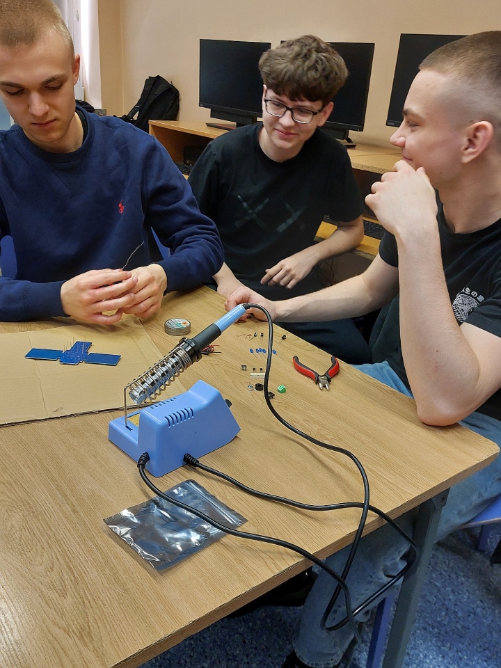 Uczniowie III LO w Ostrołęce w projekcie „Klucz do kosmosu” - zdjęcie #12 - eOstroleka.pl