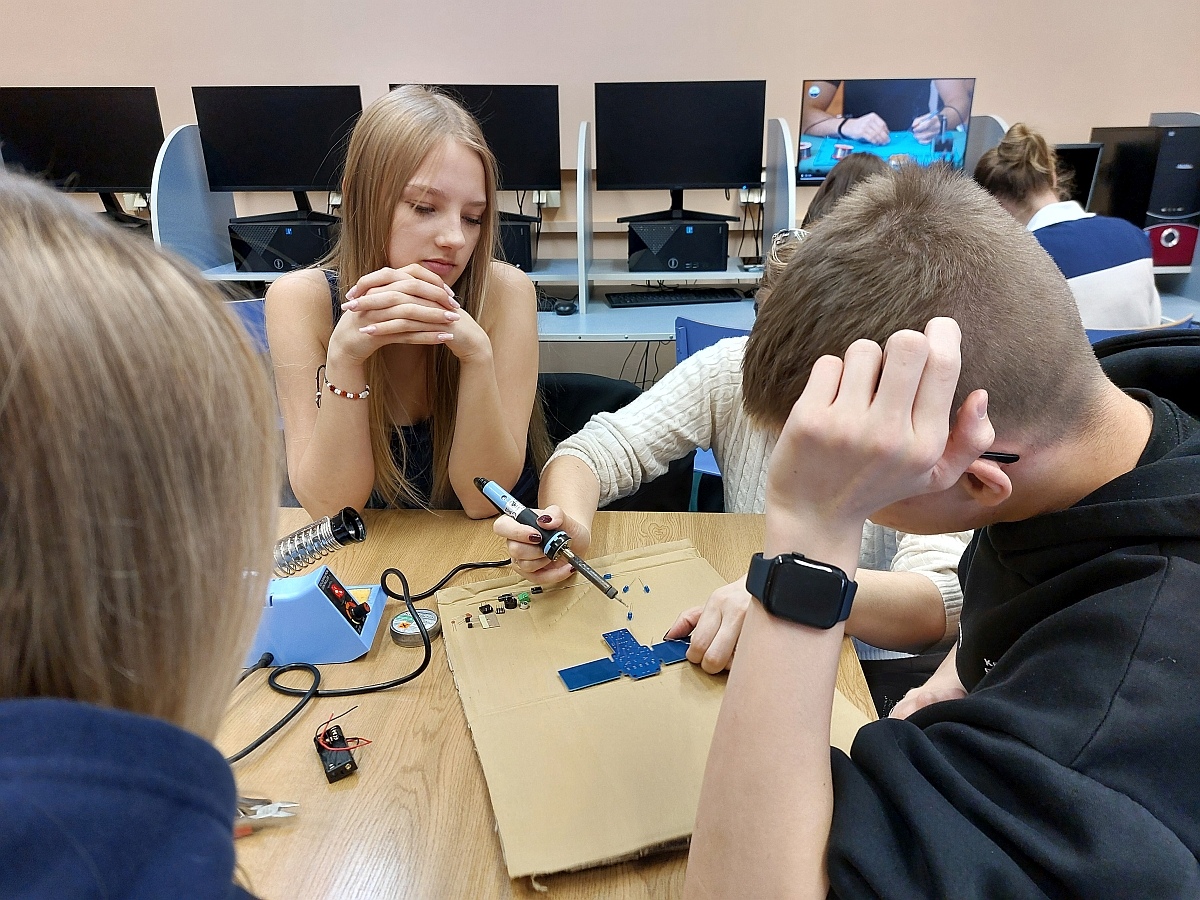 Uczniowie III LO w Ostrołęce w projekcie „Klucz do kosmosu” - zdjęcie #11 - eOstroleka.pl