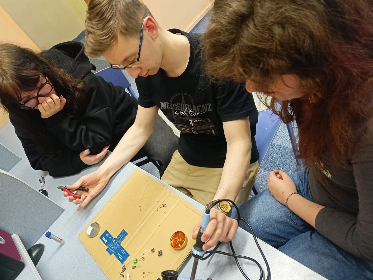 Uczniowie III LO w Ostrołęce w projekcie „Klucz do kosmosu” - zdjęcie #8 - eOstroleka.pl