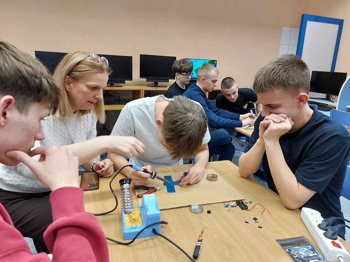 Uczniowie III LO w Ostrołęce w projekcie „Klucz do kosmosu” - zdjęcie #5 - eOstroleka.pl