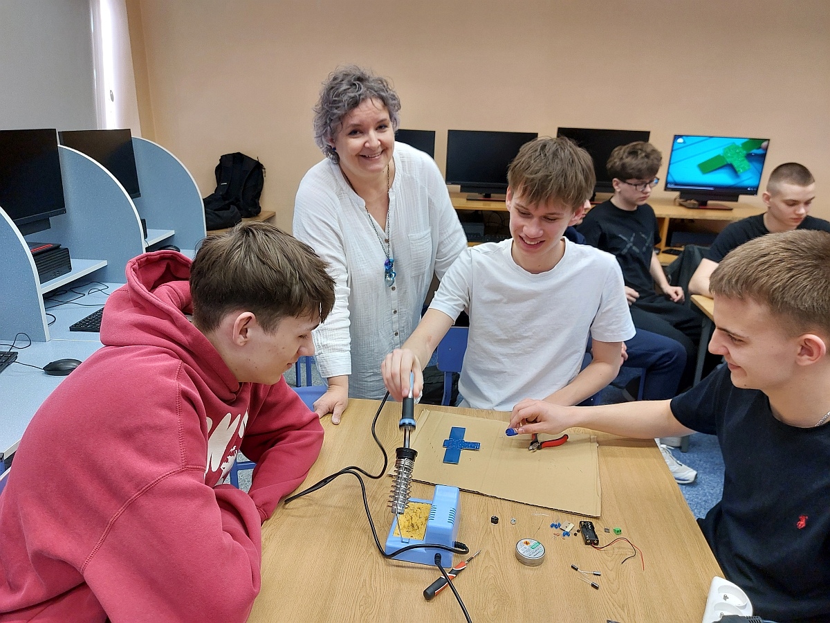 Uczniowie III LO w Ostrołęce w projekcie „Klucz do kosmosu” - zdjęcie #4 - eOstroleka.pl