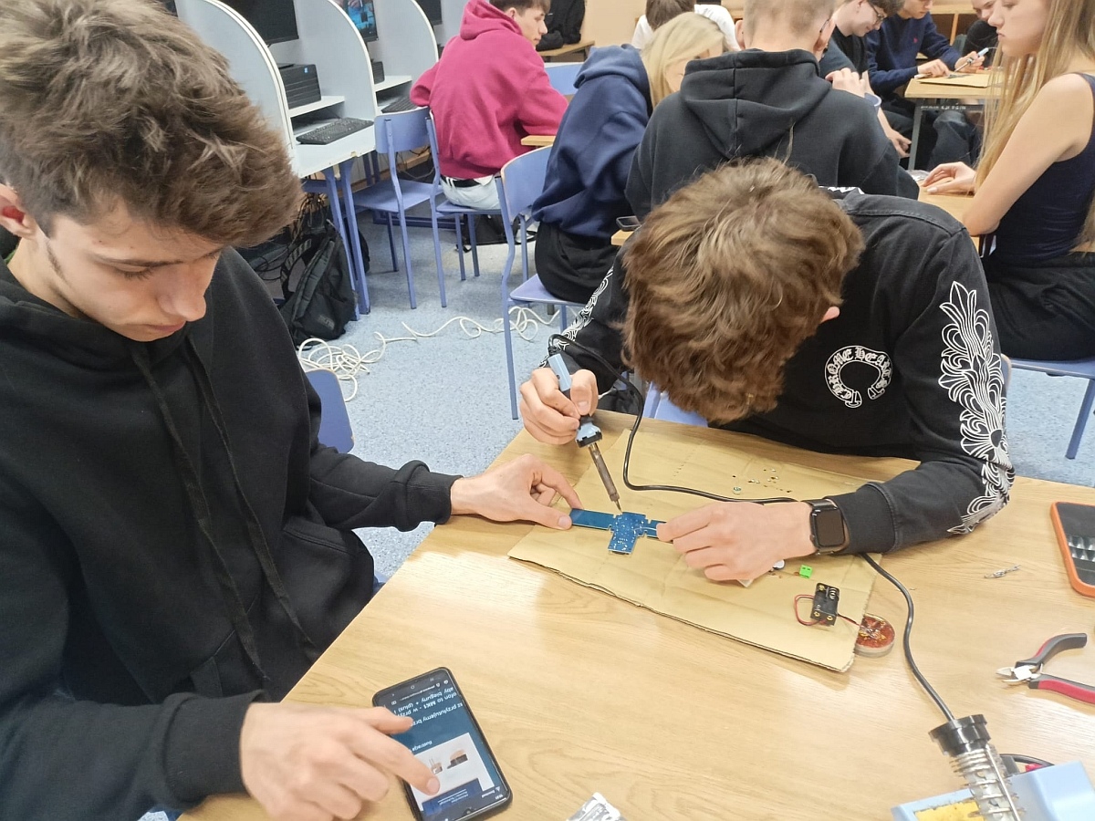 Uczniowie III LO w Ostrołęce w projekcie „Klucz do kosmosu” - zdjęcie #2 - eOstroleka.pl