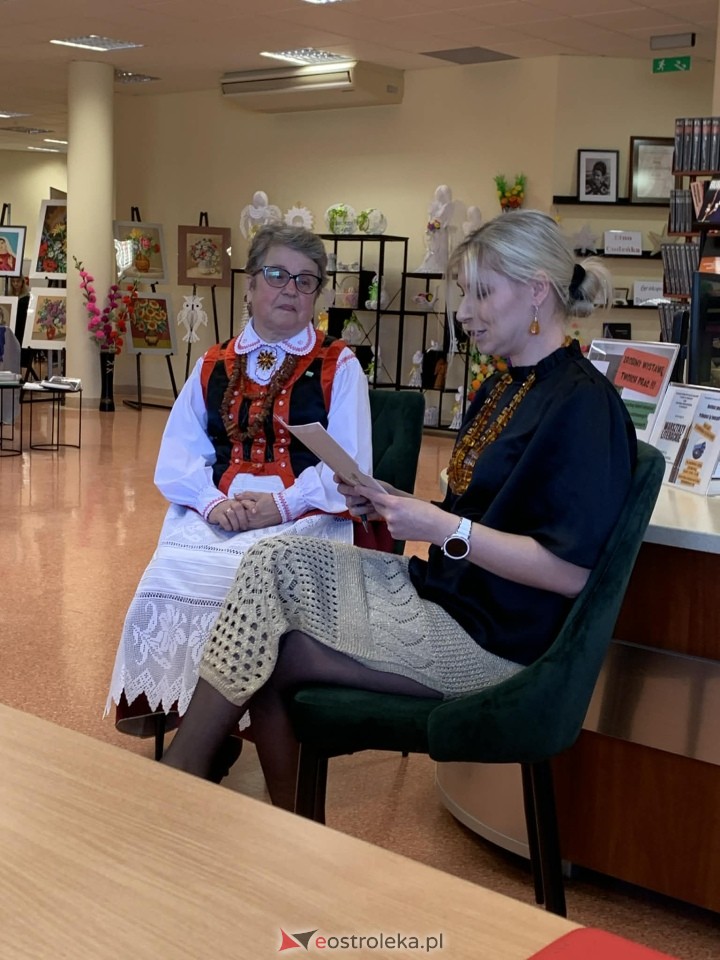 Wernisaż wystawy Etno cudeńka Grażyny Dziekońskiej w Ostrołęce [18.04.2026] - zdjęcie #35 - eOstroleka.pl