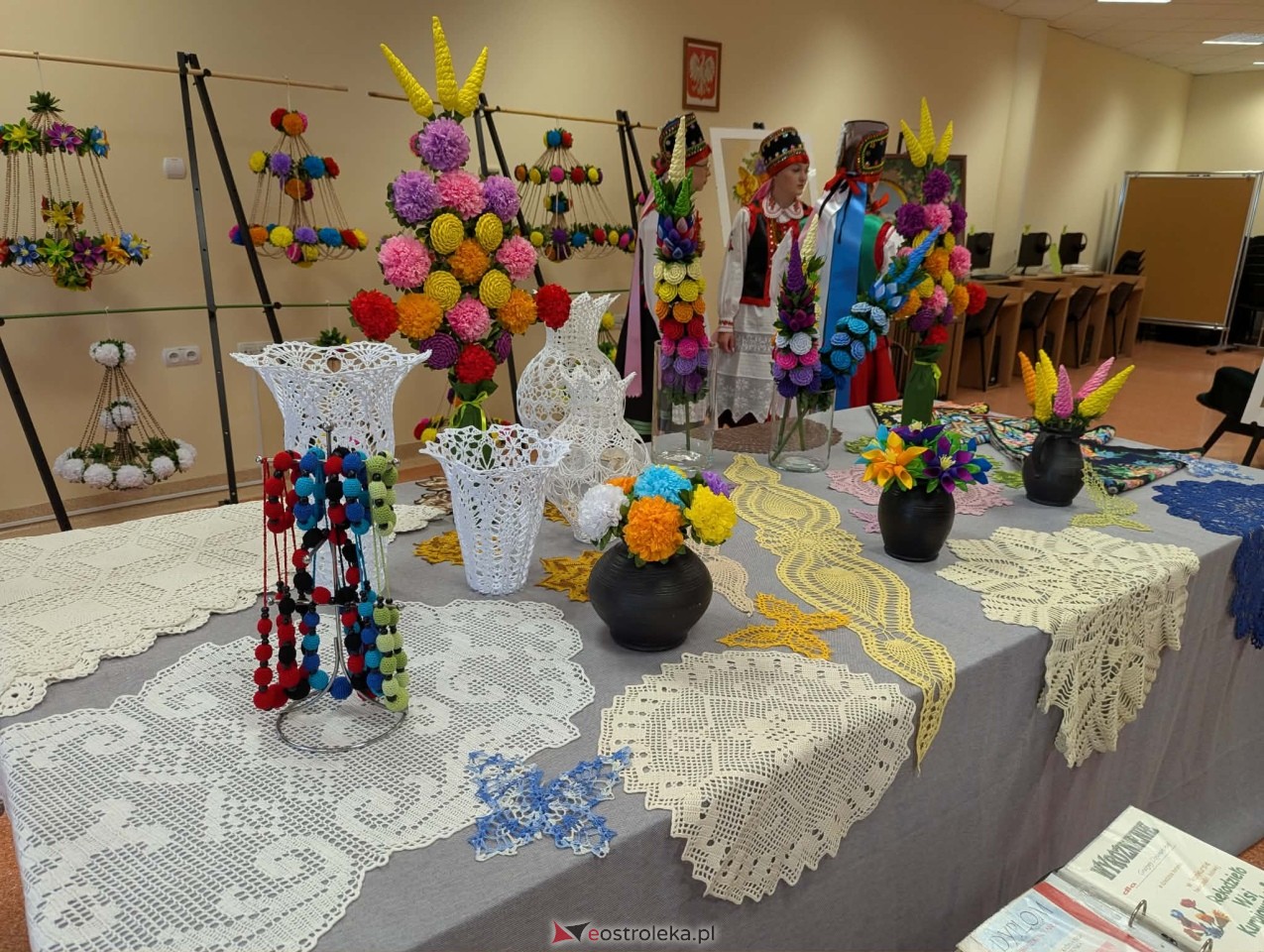 Wernisaż wystawy Etno cudeńka Grażyny Dziekońskiej w Ostrołęce [18.04.2026] - zdjęcie #31 - eOstroleka.pl