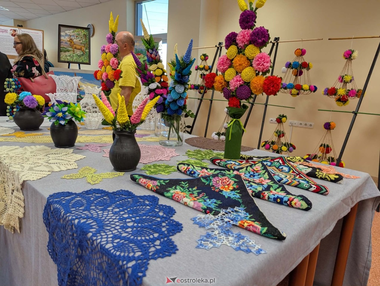 Wernisaż wystawy Etno cudeńka Grażyny Dziekońskiej w Ostrołęce [18.04.2026] - zdjęcie #23 - eOstroleka.pl