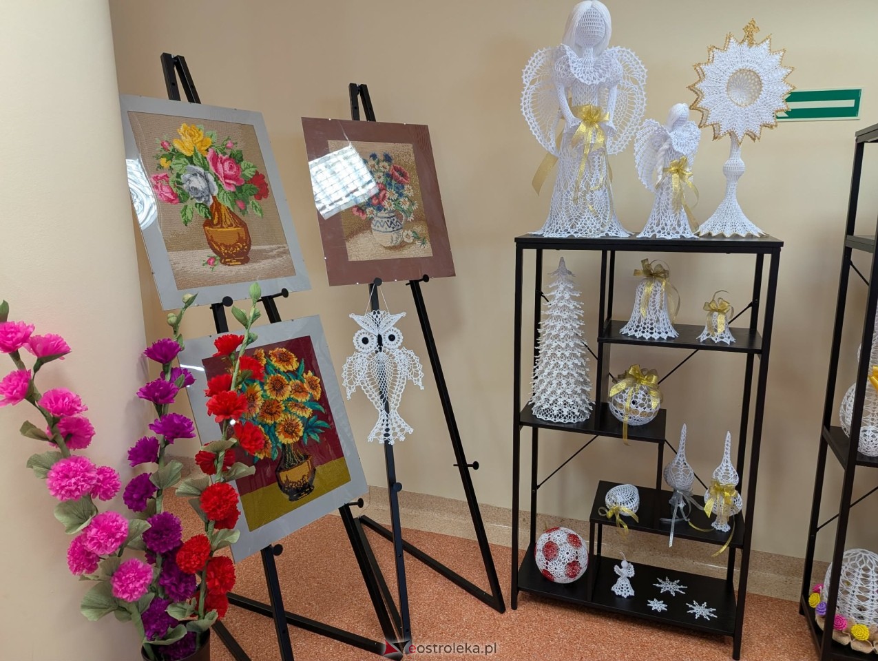 Wernisaż wystawy Etno cudeńka Grażyny Dziekońskiej w Ostrołęce [18.04.2026] - zdjęcie #14 - eOstroleka.pl