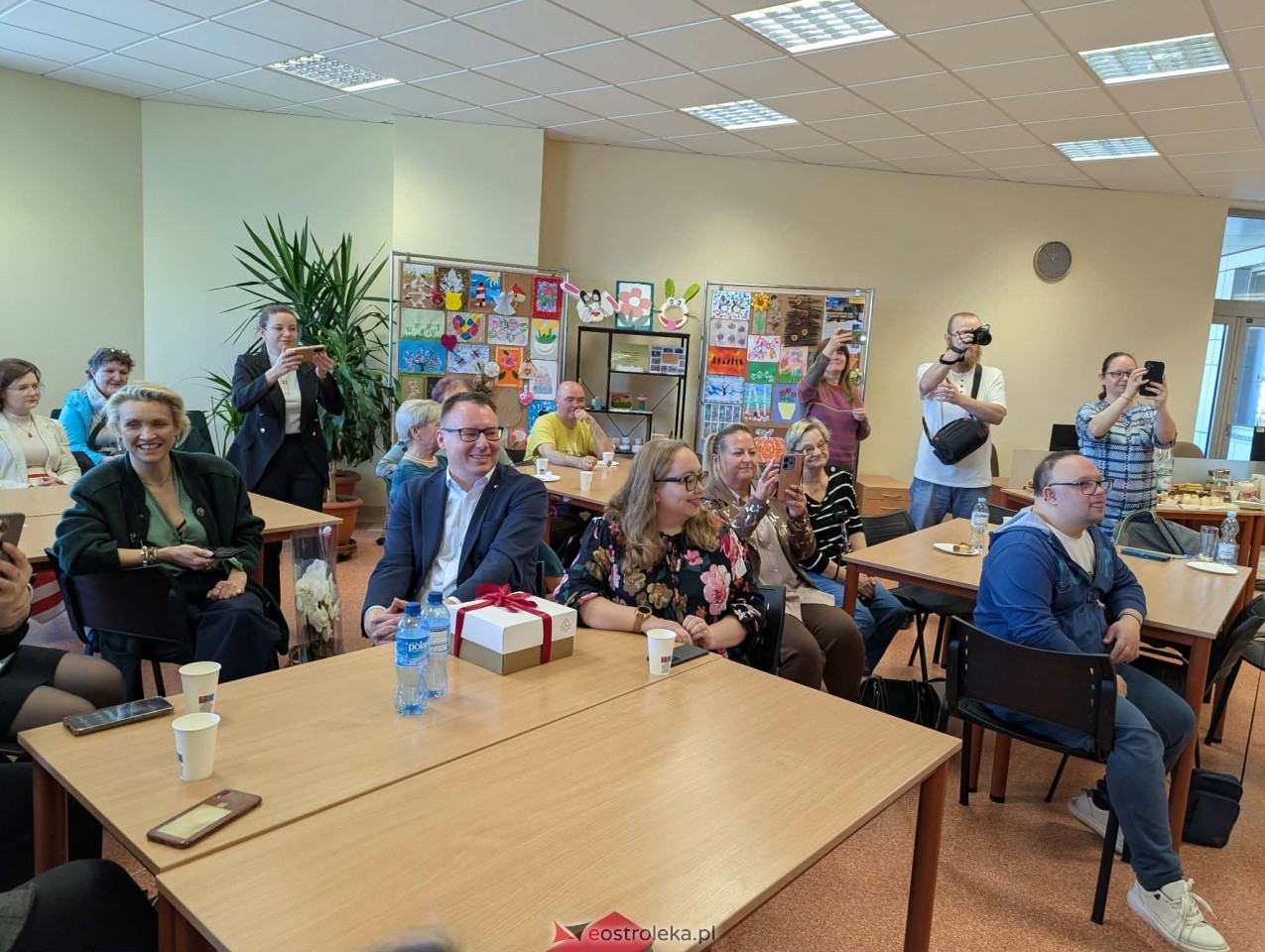 Wernisaż wystawy Etno cudeńka Grażyny Dziekońskiej w Ostrołęce [18.04.2026] - zdjęcie #12 - eOstroleka.pl