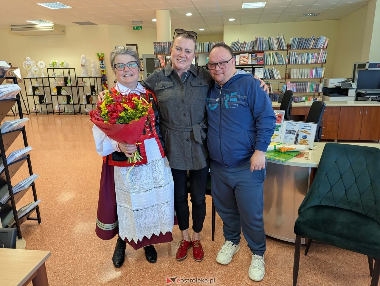 Wernisaż wystawy Etno cudeńka Grażyny Dziekońskiej w Ostrołęce [18.04.2026] - zdjęcie #10 - eOstroleka.pl