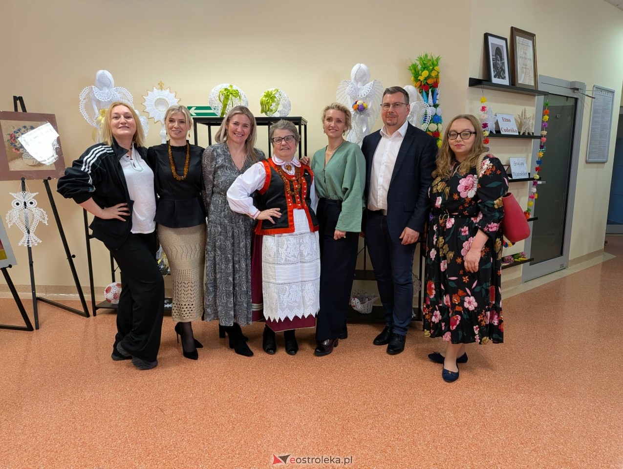 Wernisaż wystawy Etno cudeńka Grażyny Dziekońskiej w Ostrołęce [18.04.2026] - zdjęcie #4 - eOstroleka.pl