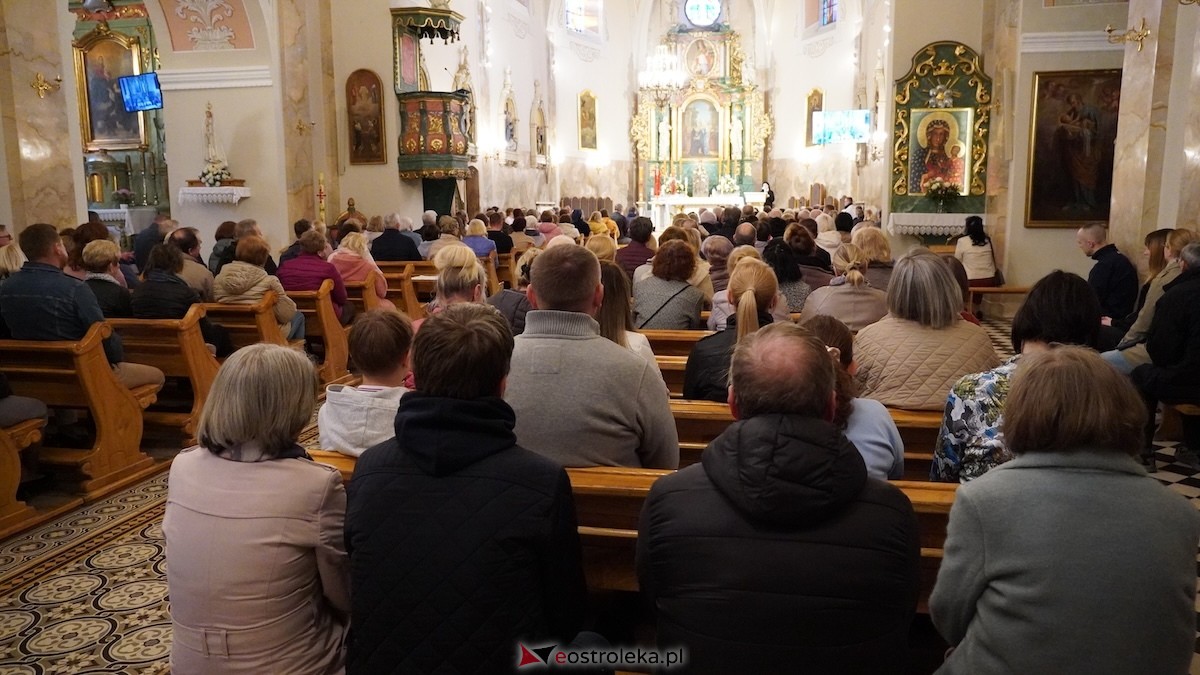 Wieczór skupienia w Farze. Mieszkańcy wysłuchali historii, która poruszyła całą Polskę [18.04.2026] - zdjęcie #17 - eOstroleka.pl
