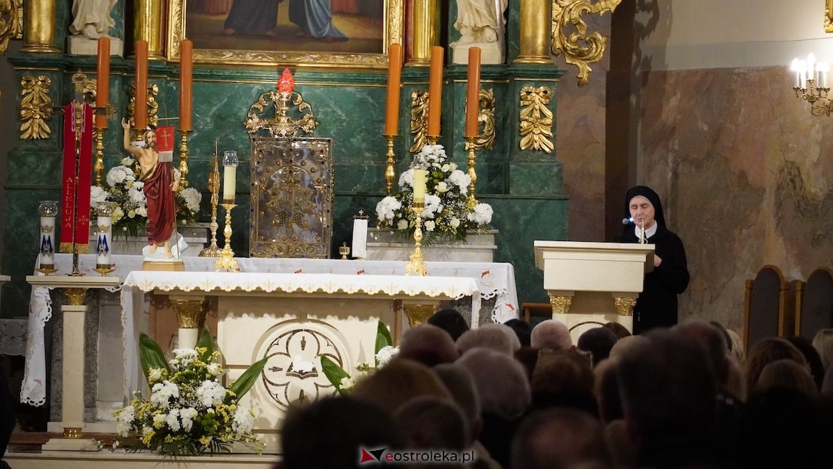 Wieczór skupienia w Farze. Mieszkańcy wysłuchali historii, która poruszyła całą Polskę [18.04.2026] - zdjęcie #16 - eOstroleka.pl