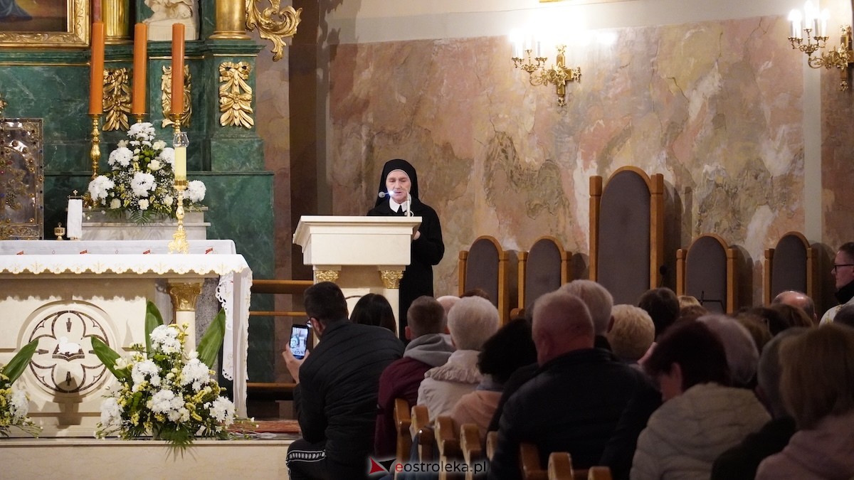 Wieczór skupienia w Farze. Mieszkańcy wysłuchali historii, która poruszyła całą Polskę [18.04.2026] - zdjęcie #13 - eOstroleka.pl