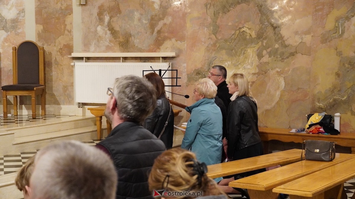 Wieczór skupienia w Farze. Mieszkańcy wysłuchali historii, która poruszyła całą Polskę [18.04.2026] - zdjęcie #6 - eOstroleka.pl