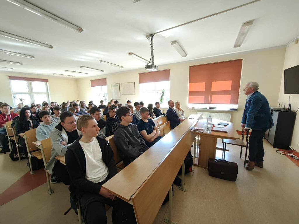 Prokurator odwiedza szkoły w regionie. Uczniowie z Kadzidła i Baranowa już po pierwszych spotkaniach [16.04.2026] - zdjęcie #11 - eOstroleka.pl