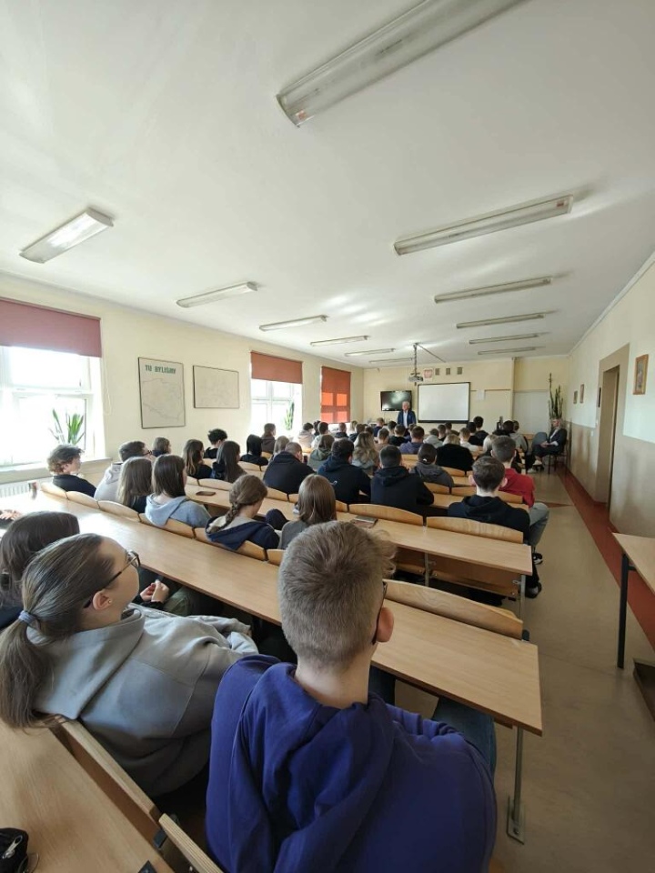 Prokurator odwiedza szkoły w regionie. Uczniowie z Kadzidła i Baranowa już po pierwszych spotkaniach [16.04.2026] - zdjęcie #9 - eOstroleka.pl