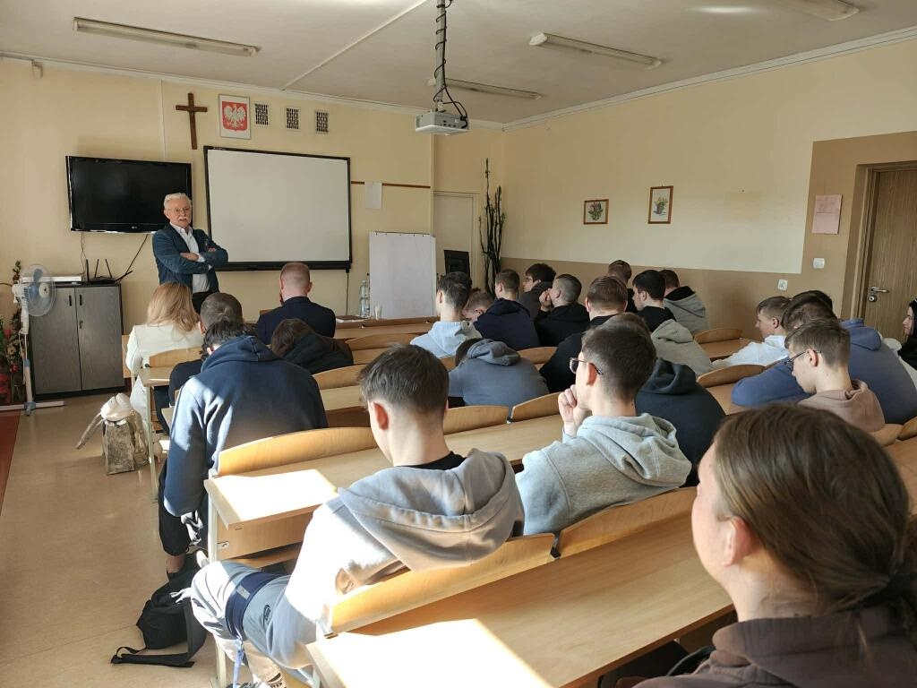 Prokurator odwiedza szkoły w regionie. Uczniowie z Kadzidła i Baranowa już po pierwszych spotkaniach [16.04.2026] - zdjęcie #6 - eOstroleka.pl
