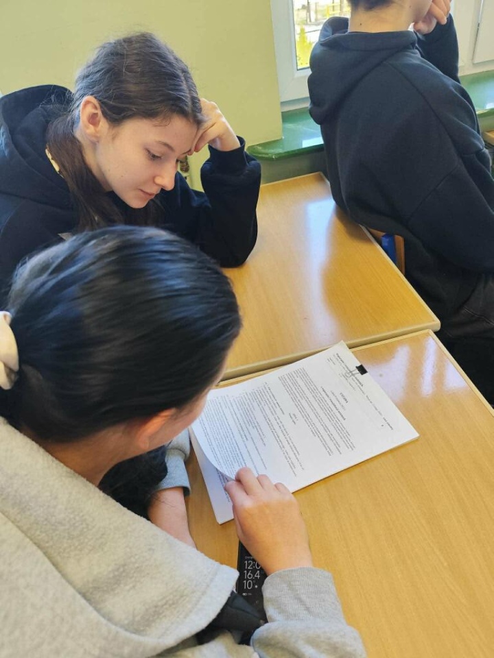 Prokurator odwiedza szkoły w regionie. Uczniowie z Kadzidła i Baranowa już po pierwszych spotkaniach [16.04.2026] - zdjęcie #5 - eOstroleka.pl