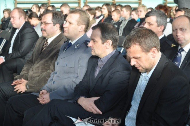  ZSZ 2: Inauguracja programu profilaktycznego Popatrz tam gdzie patrzą inni, zobacz to czego inni nie widzą [28.XI.2011] - zdjęcie #11 - eOstroleka.pl