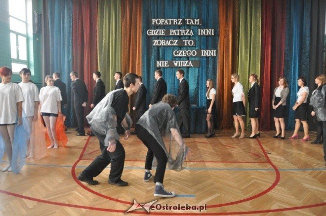  ZSZ 2: Inauguracja programu profilaktycznego Popatrz tam gdzie patrzą inni, zobacz to czego inni nie widzą [28.XI.2011] - zdjęcie #1 - eOstroleka.pl