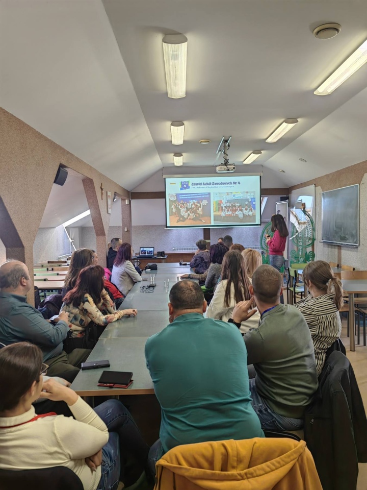Nauczyciele z Bułgarii z wizytą w ZSZ nr 4 [20.04.2026] - zdjęcie #13 - eOstroleka.pl